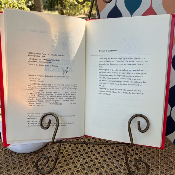 Pauline Johnson The Story of an American Indian by Lucie Hartley 1980 Hardback - Picture 13 of 13